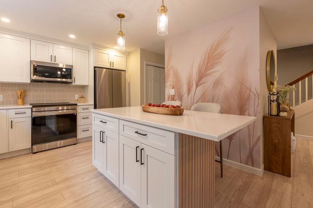 16 Laurel Court, Nashua, NH 03062