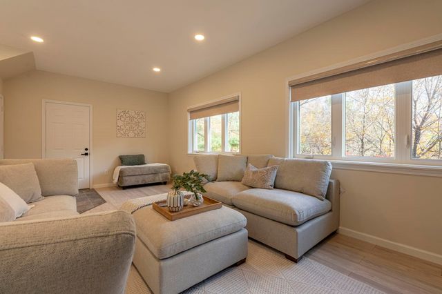 16 Laurel Court, Nashua, NH 03062