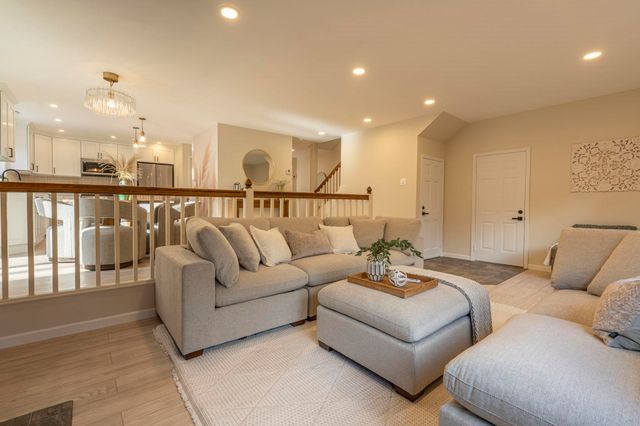 16 Laurel Court, Nashua, NH 03062