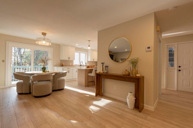 16 Laurel Court, Nashua, NH 03062