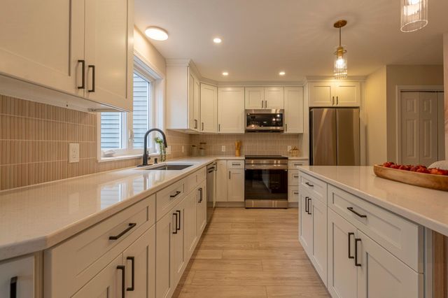 16 Laurel Court, Nashua, NH 03062