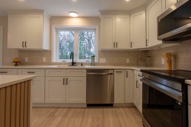 16 Laurel Court, Nashua, NH 03062