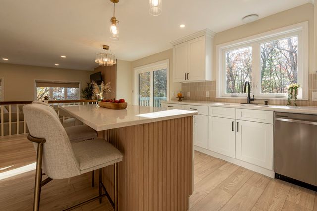 16 Laurel Court, Nashua, NH 03062