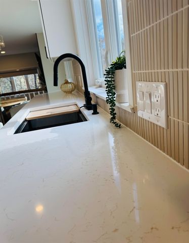 16 Laurel Court, Nashua, NH 03062