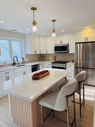 16 Laurel Court, Nashua, NH 03062