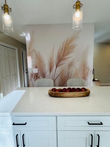 16 Laurel Court, Nashua, NH 03062