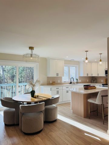 16 Laurel Court, Nashua, NH 03062