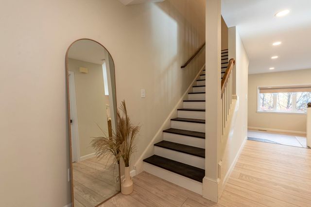 16 Laurel Court, Nashua, NH 03062