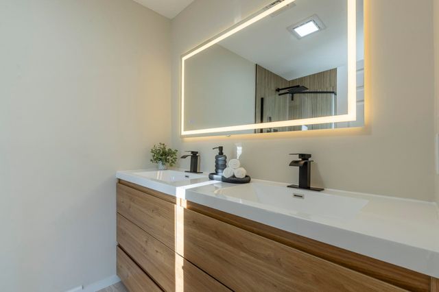 16 Laurel Court, Nashua, NH 03062