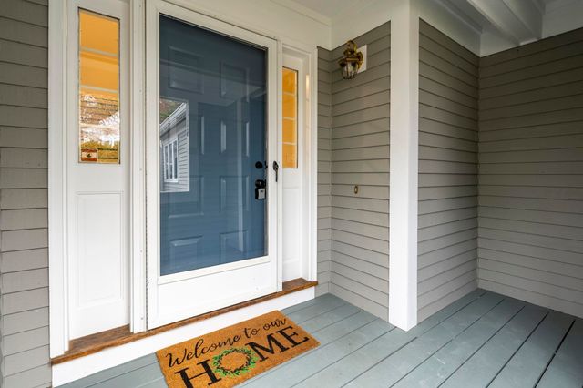 16 Laurel Court, Nashua, NH 03062