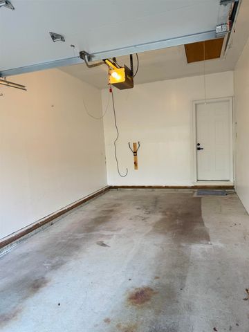 16 Laurel Court, Nashua, NH 03062