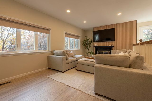 16 Laurel Court, Nashua, NH 03062