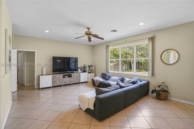 19143 Crystal St 19143, Weston, FL 33332