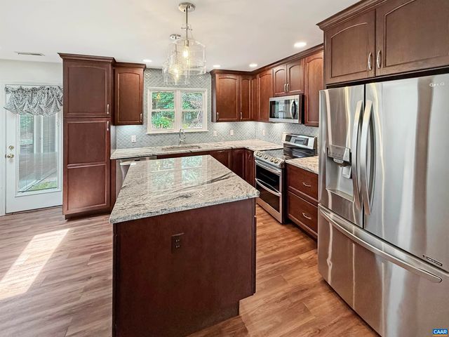 1498 LAKE FOREST DR, Charlottesville, VA 22901