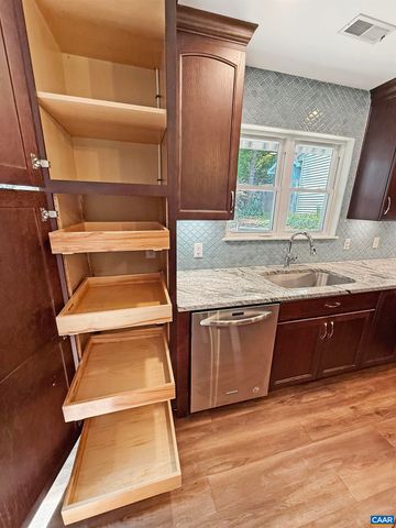 1498 LAKE FOREST DR, Charlottesville, VA 22901
