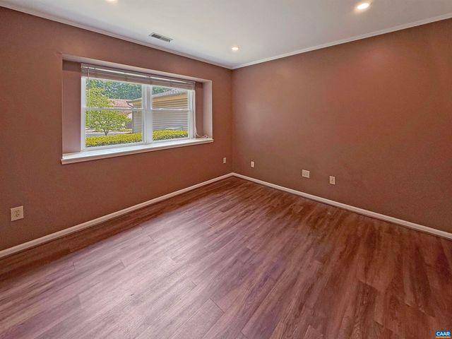 1498 LAKE FOREST DR, Charlottesville, VA 22901