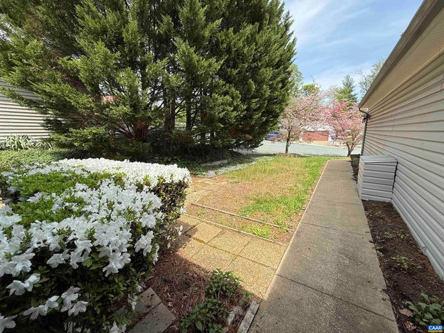 1498 LAKE FOREST DR, Charlottesville, VA 22901