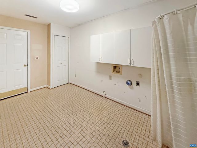 1498 LAKE FOREST DR, Charlottesville, VA 22901