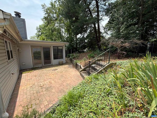 1498 LAKE FOREST DR, Charlottesville, VA 22901