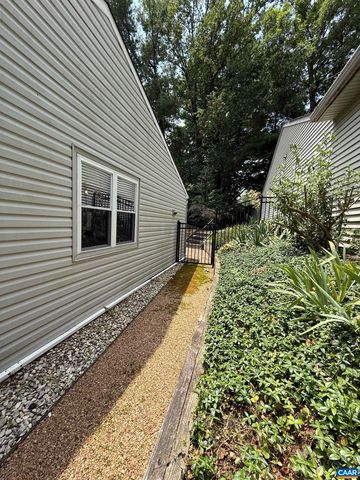 1498 LAKE FOREST DR, Charlottesville, VA 22901