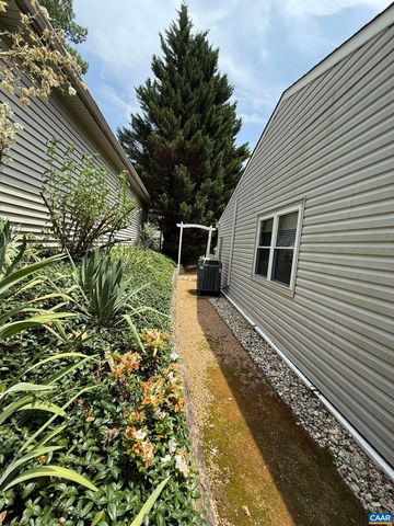 1498 LAKE FOREST DR, Charlottesville, VA 22901
