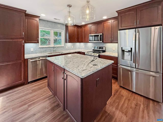 1498 LAKE FOREST DR, Charlottesville, VA 22901