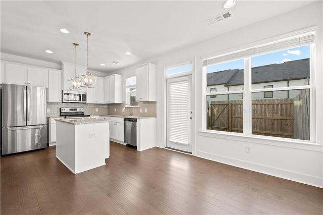 124 Auburn Woods Drive, Auburn, GA 30011