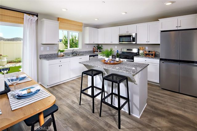 30820 Charger Way, Winchester, CA 92596