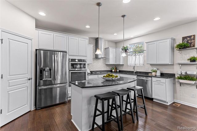 31085 Tremont Lane, Franklin, MI 48025