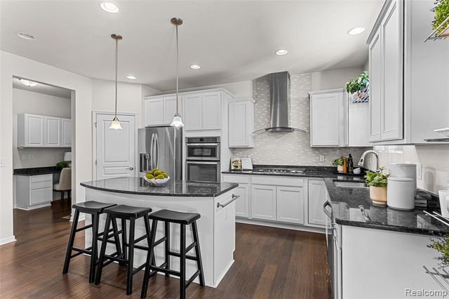 31085 Tremont Lane, Franklin, MI 48025