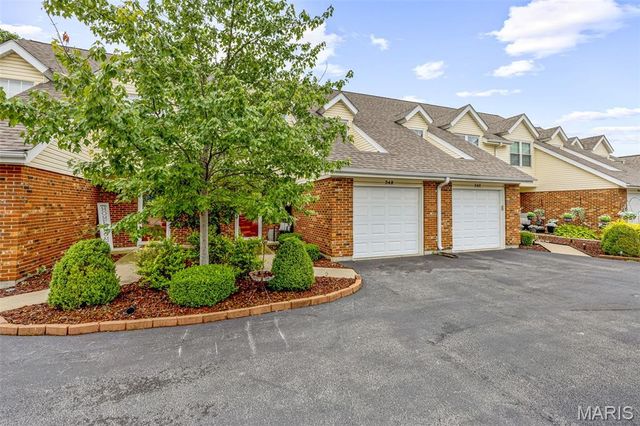 340 Devonshire Court D, St Peters, MO 63376