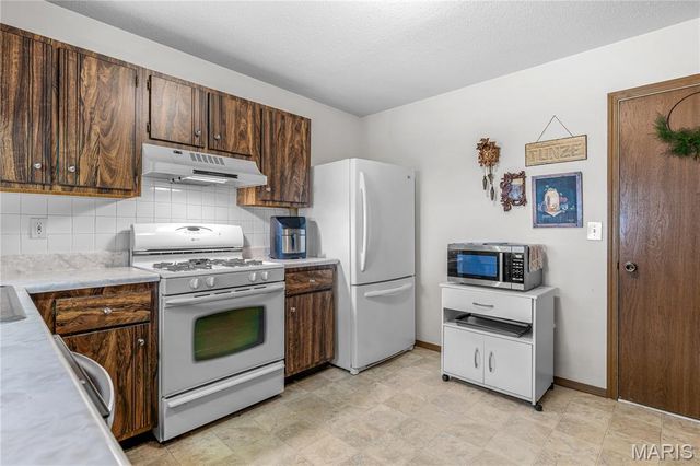 340 Devonshire Court D, St Peters, MO 63376