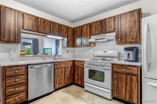 340 Devonshire Court D, St Peters, MO 63376