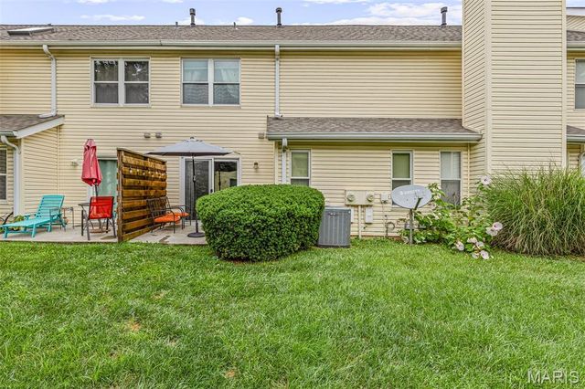340 Devonshire Court D, St Peters, MO 63376