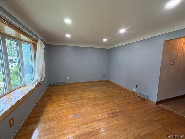 3952 Katherine Street, Dearborn Heights, MI 48125