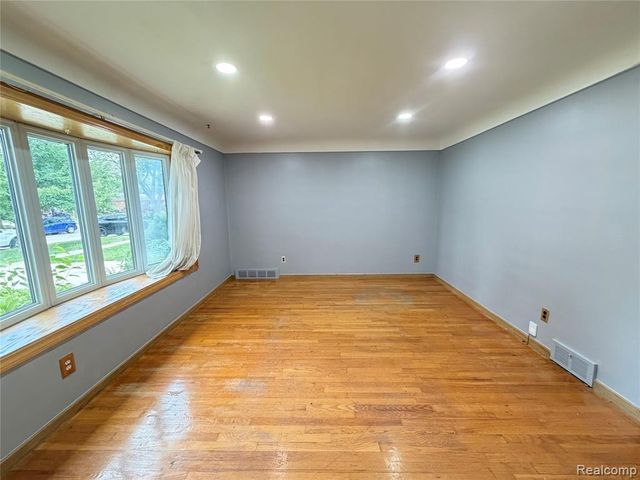 3952 Katherine Street, Dearborn Heights, MI 48125