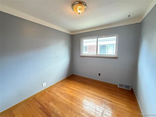 3952 Katherine Street, Dearborn Heights, MI 48125