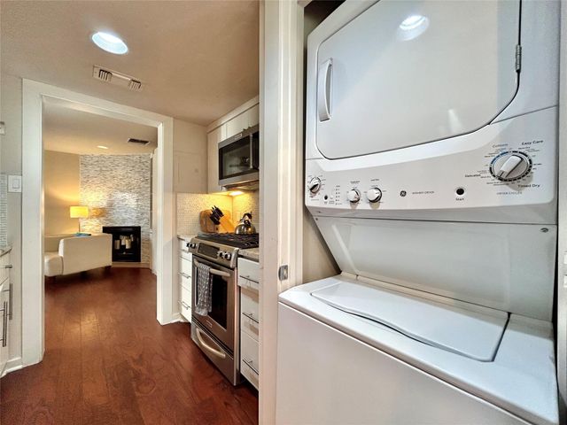 1106 W 6th ST 205, Austin, TX 78703