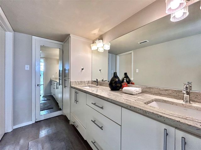 1106 W 6th ST 205, Austin, TX 78703