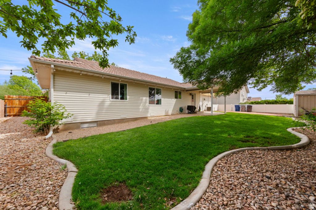 Image 19 of property listing at 2292 E 390 N, St. George, UT 84790