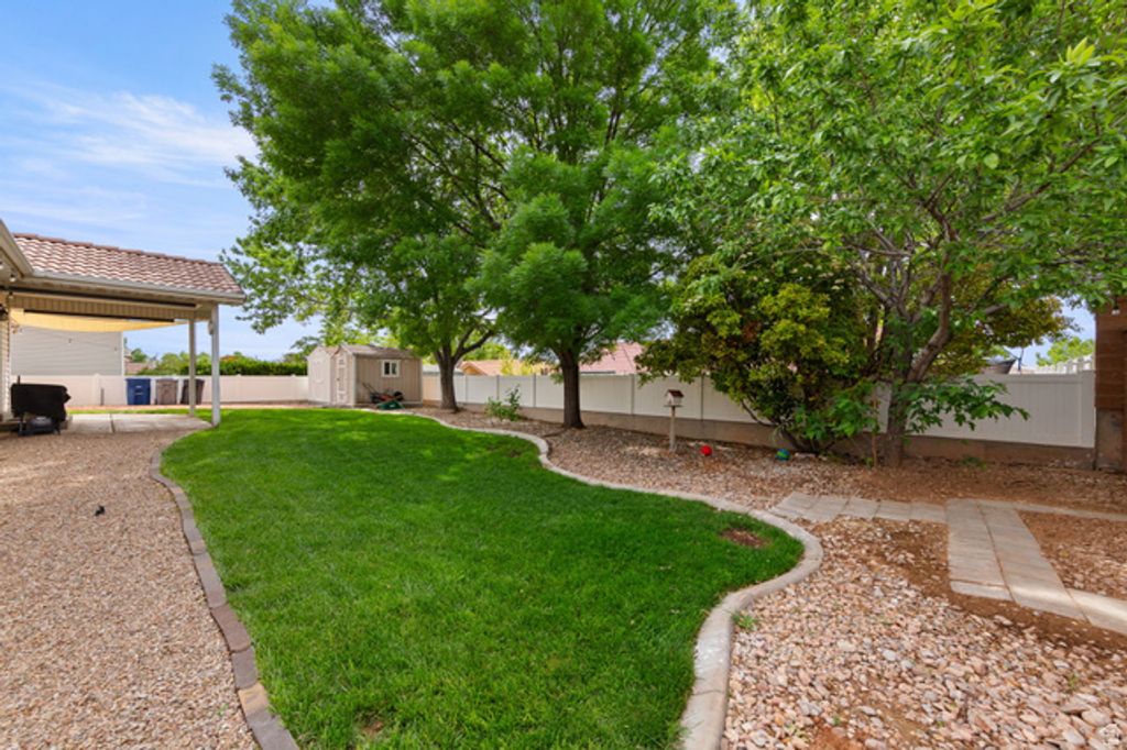 Image 20 of property listing at 2292 E 390 N, St. George, UT 84790