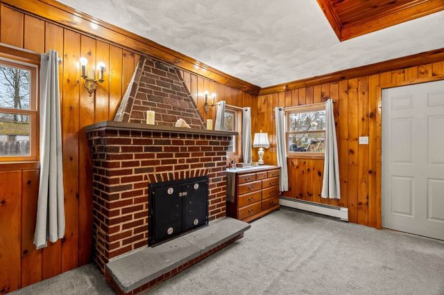 57 Richardson Ave, Dracut, MA 01826