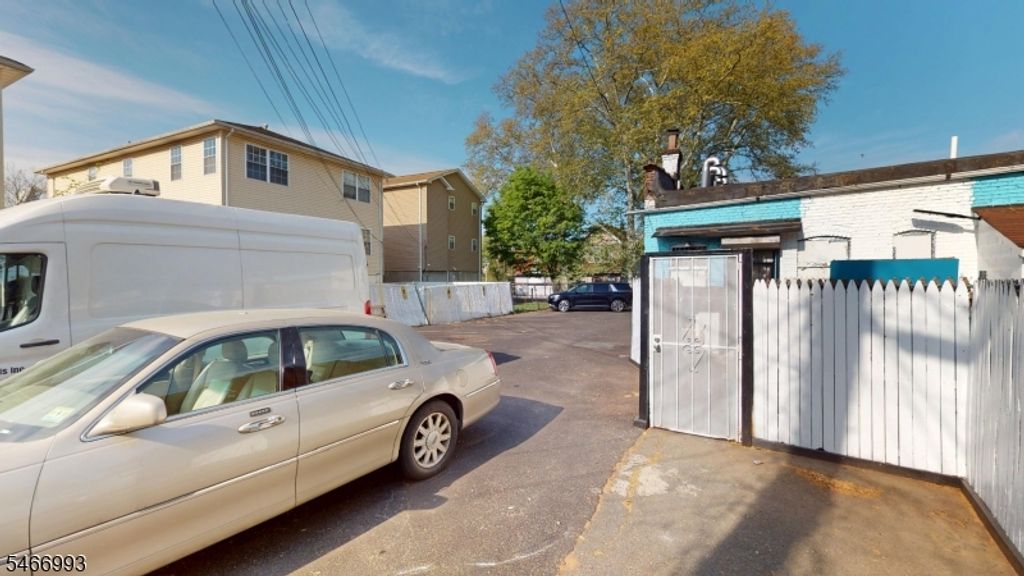 184 N Park St, East Orange City, NJ 07017 — exterior