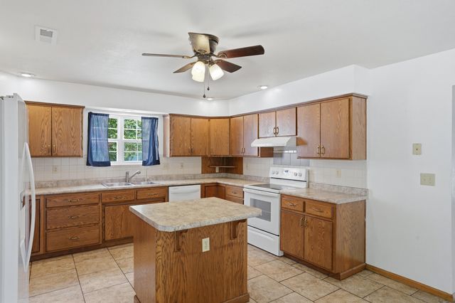 206 W OAKS DR, Ashland, MO 65010