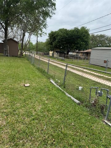 815 Klare Avenue, Rosenberg, TX 77471