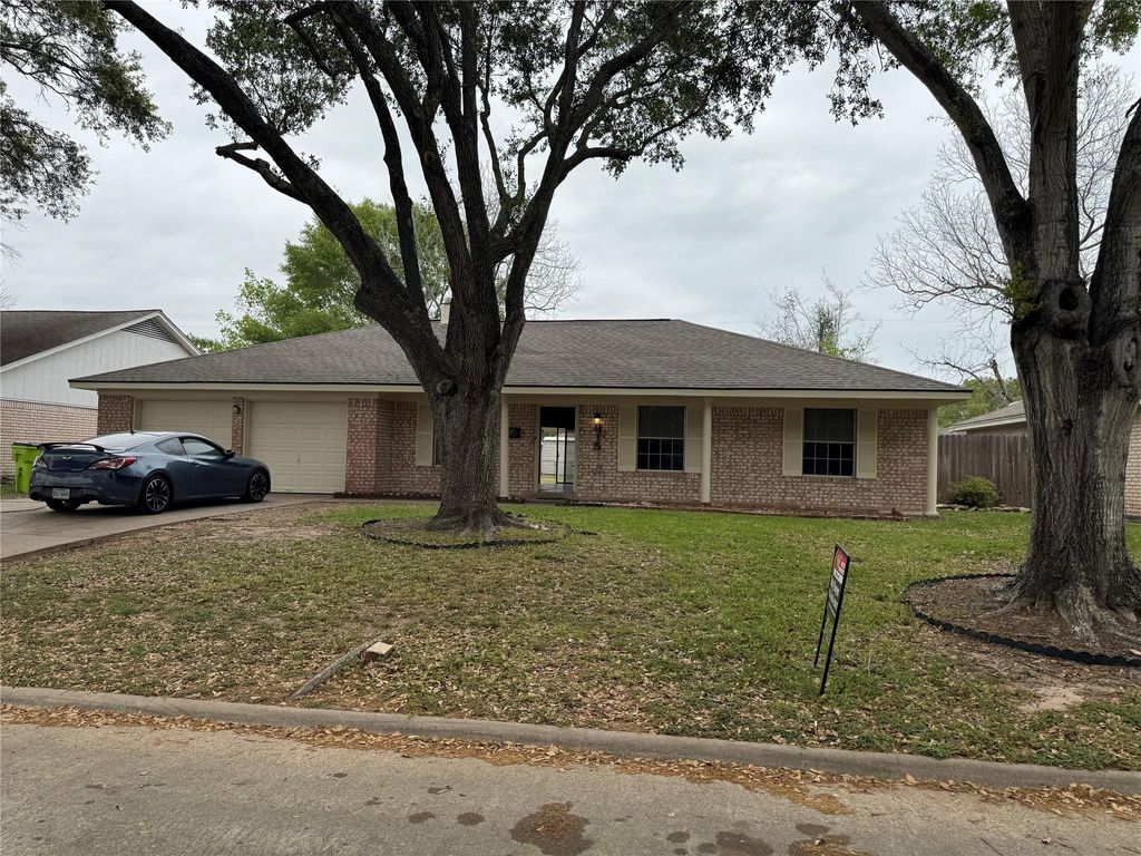 815 Klare Avenue, Rosenberg, TX 77471