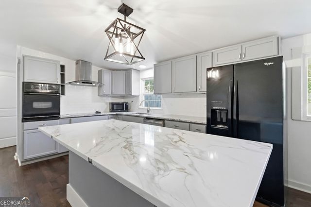 6860 Main Street, Lithonia, GA 30058