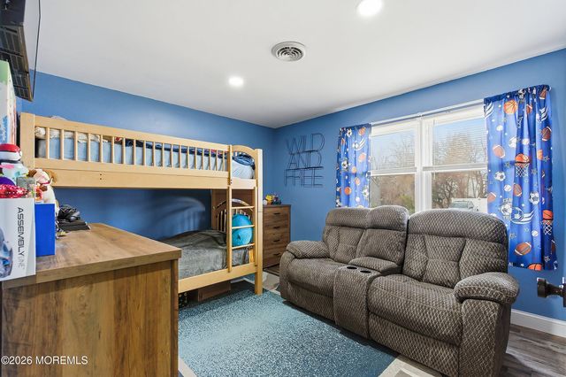 137 Spray Avenue, Beachwood, NJ 08722