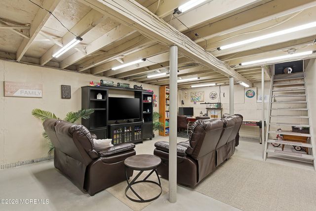 137 Spray Avenue, Beachwood, NJ 08722