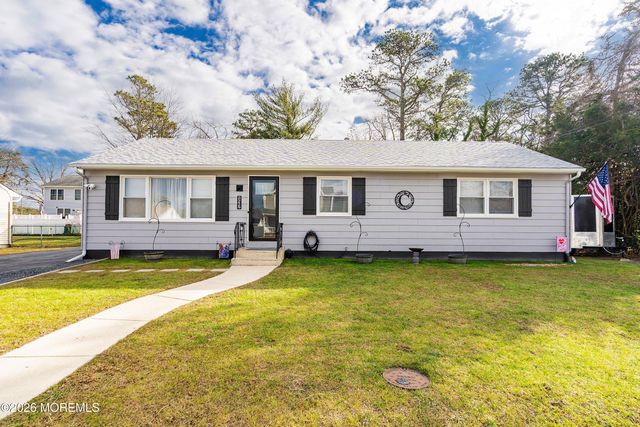 137 Spray Avenue, Beachwood, NJ 08722